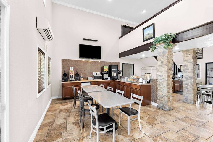 Super 8 by Wyndham Goodyear / Phoenix Area