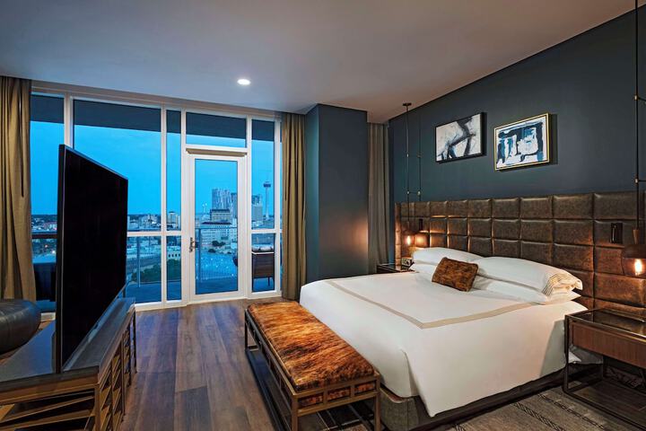 Room 54 of 81