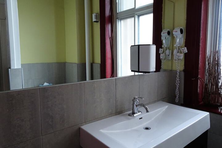 Room 26 of 62