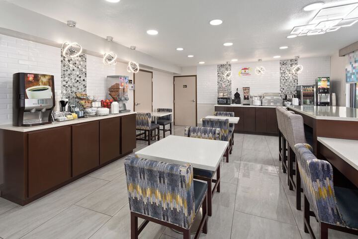Super 8 by Wyndham Prattville Montgomery
