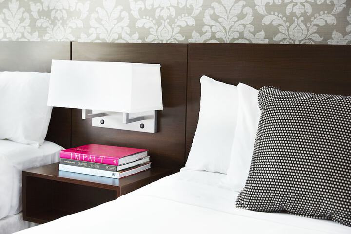 Room 10 of 32