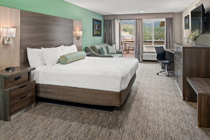 Yosemite Southgate Hotel & Suites