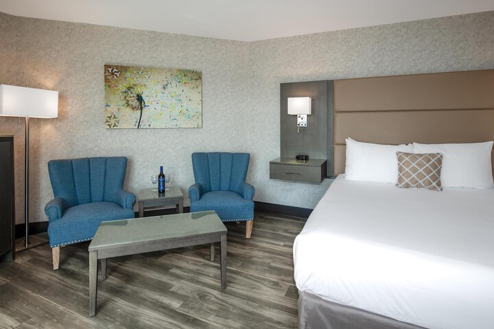 Coast Lonsdale Quay Hotel