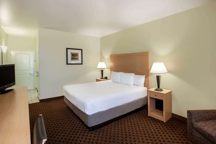 Room 15 of 28