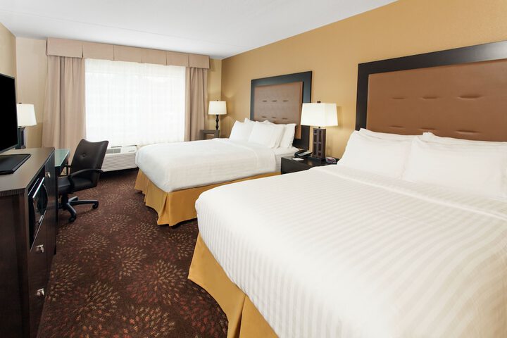 Holiday Inn Express & Suites Sandusky by IHG