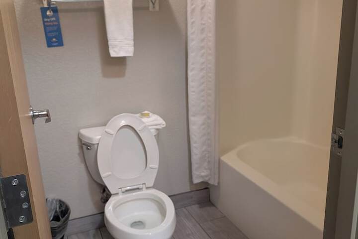 Days Inn & Suites by Wyndham Castle Rock