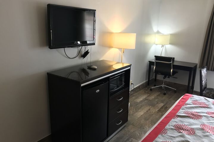 Room 32 of 68