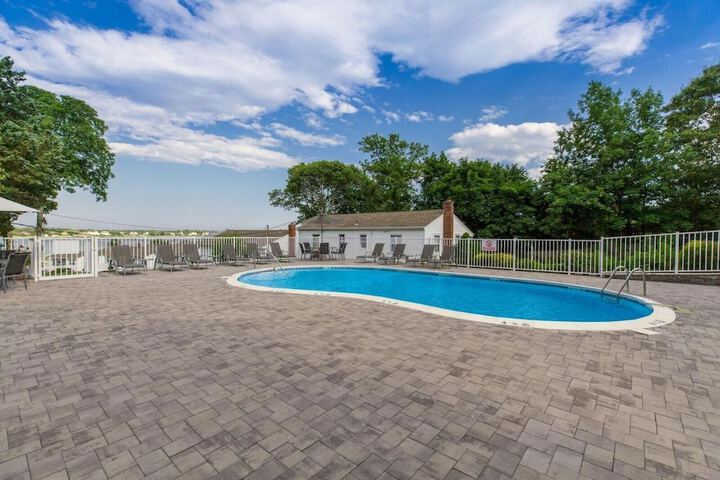 Pool 10 of 49