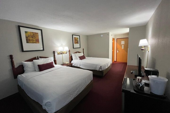 Room 8 of 16