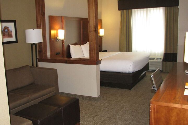 Room 32 of 41
