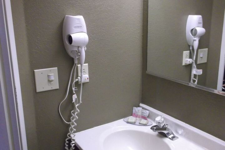 Super 8 by Wyndham Brookings