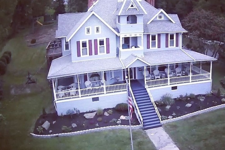 Hudson Manor Bed and Breakfast