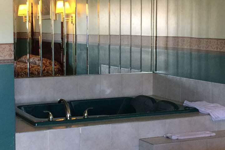 Hot Tub 33 of 39
