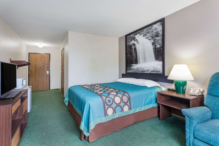 Room 12 of 27