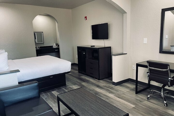 Days Inn by Wyndham Dickinson TX