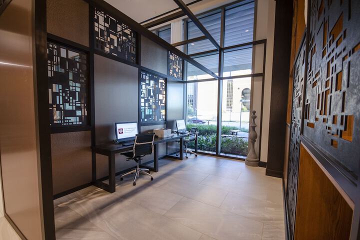 Business Center 52 of 55