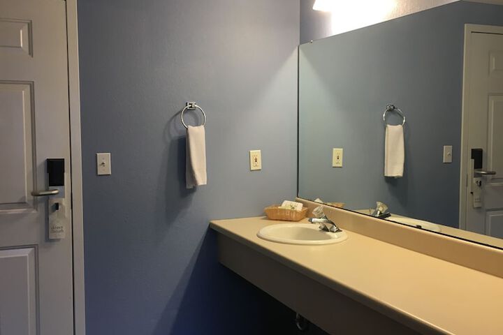 Room 25 of 33