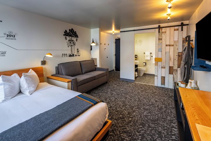 Room 32 of 55