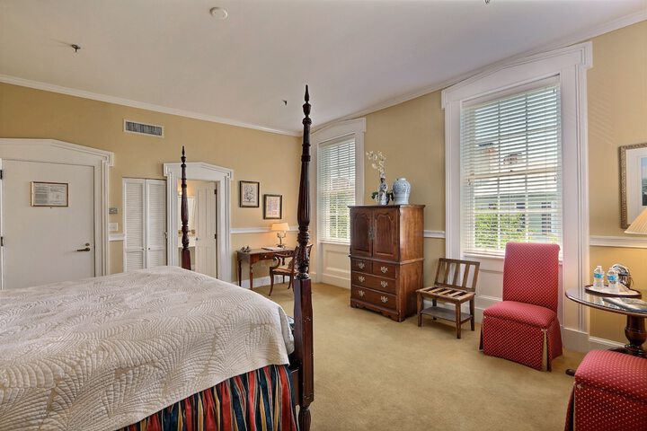 Room 28 of 170