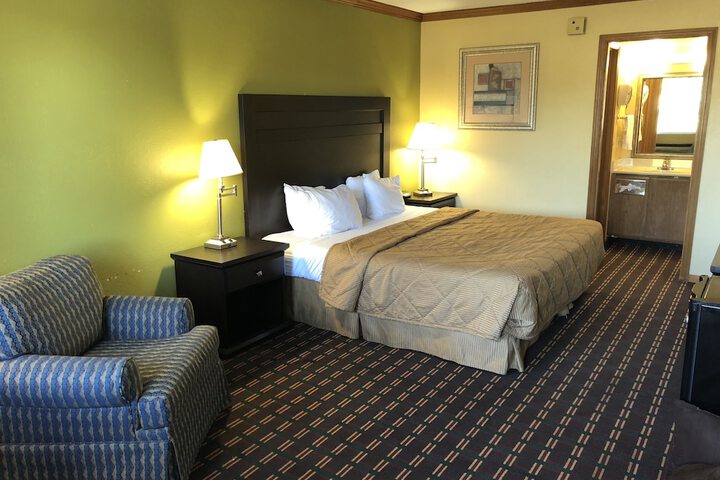 Room 6 of 10