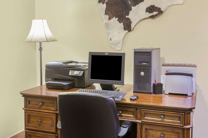 Business Center 27 of 29
