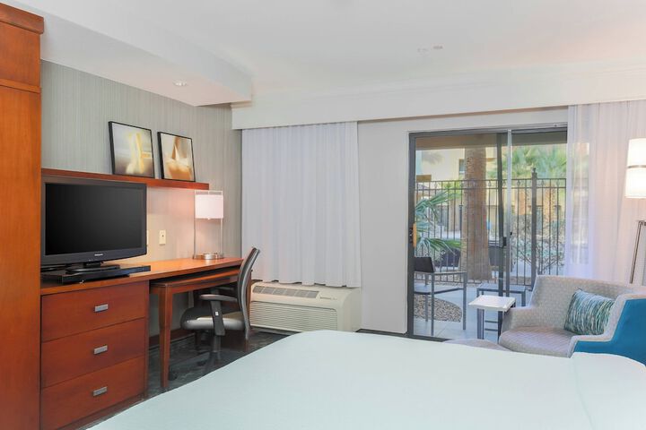 Room 40 of 69