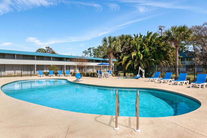 Pool 4 of 35