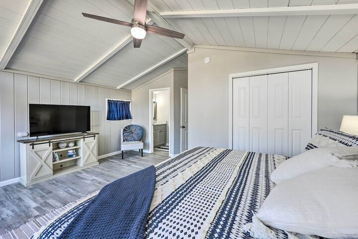 Private Dock & Deck: Lakefront Hot Springs Home!