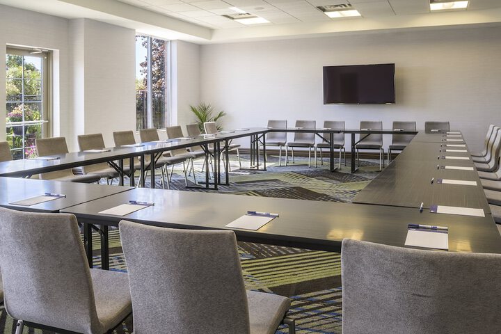 Holiday Inn Express & Suites North Bay by IHG