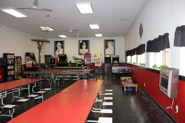 Room 28 of 64