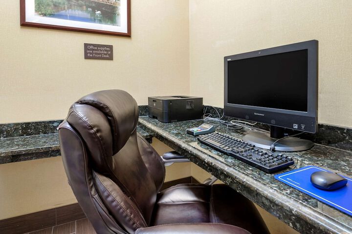 Business Center 21 of 22