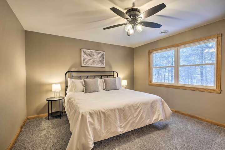 Lakefront Minocqua Getaway: Dock Game Room!