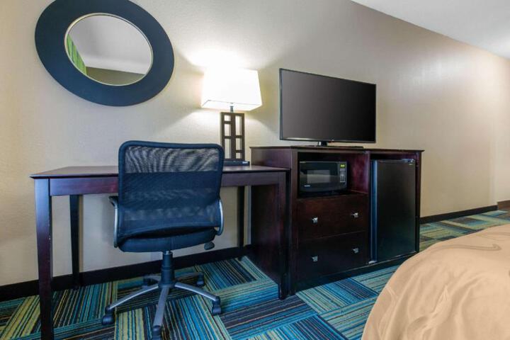 Quality Inn & Suites Arnold