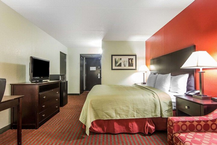 Room 9 of 32