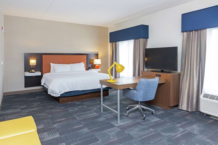 Hampton Inn & Suites Morgantown / University Town Centre