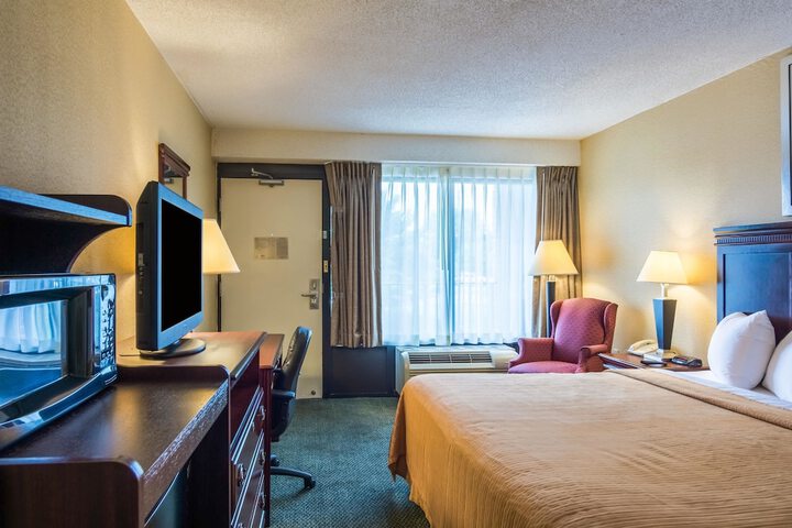 Room 32 of 48