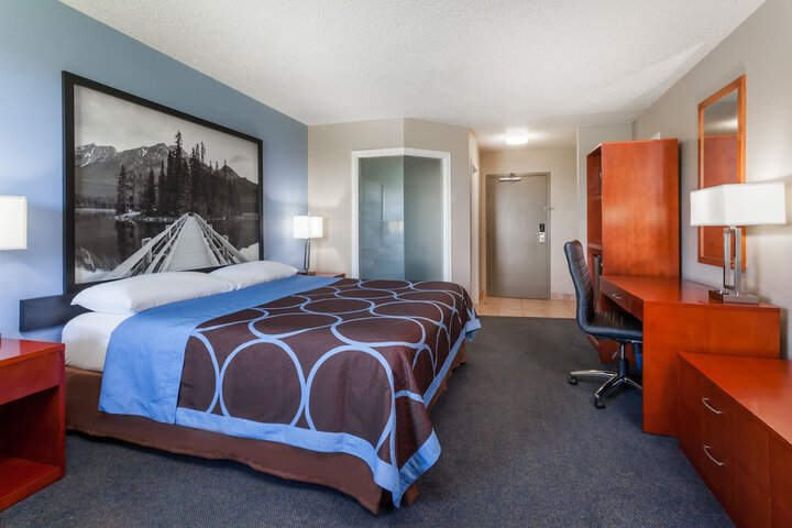 Room 19 of 53