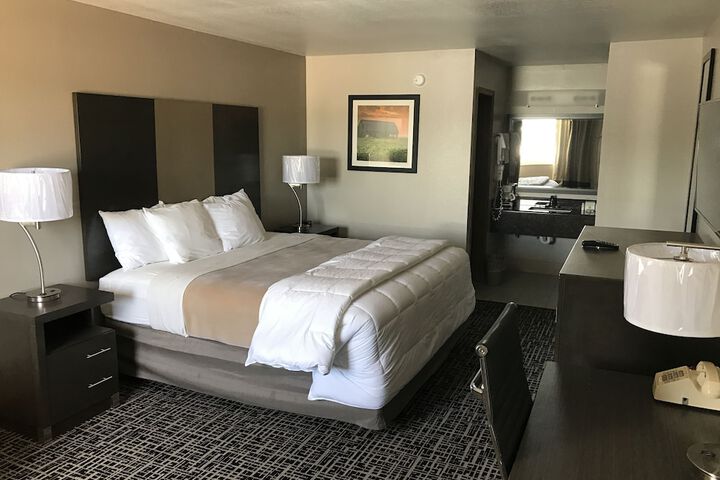 Days Inn by Wyndham Grove