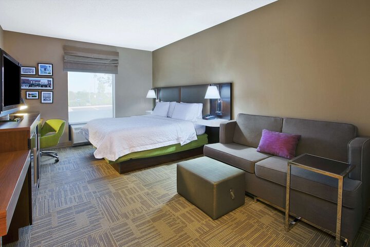 Hampton Inn Commerce Novi