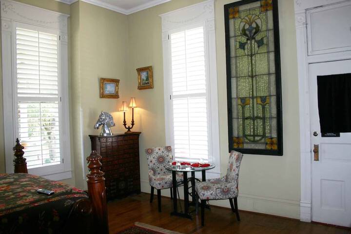 Room 26 of 40