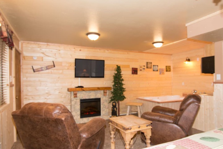 Upper Canyon Inn & Cabins