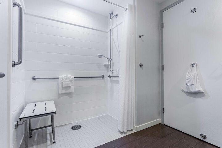 Room 13 of 25