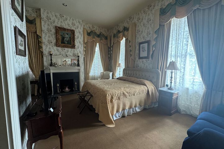 Room 40 of 142