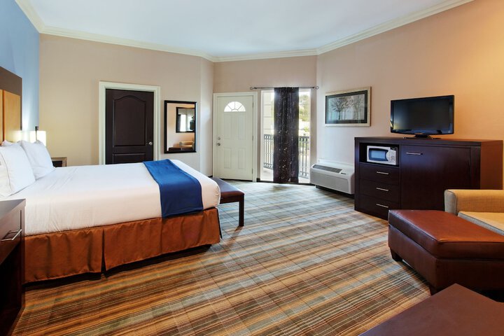 Room 11 of 37