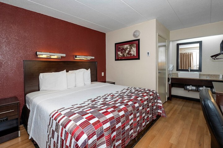 Room 9 of 25