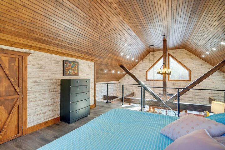 Hike & Climb: Pet-friendly Red River Gorge Cabin!