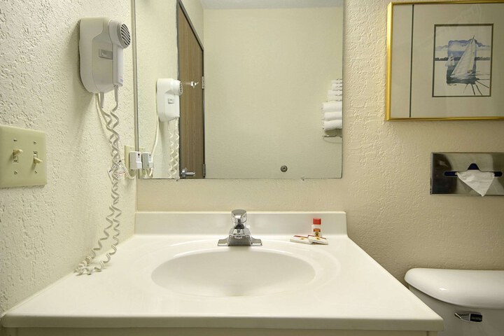 Room 3 of 6