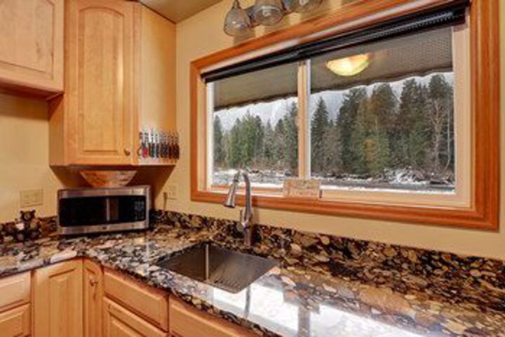 Sky Rivers Edge - Three Bedroom Cabin with Hot Tub