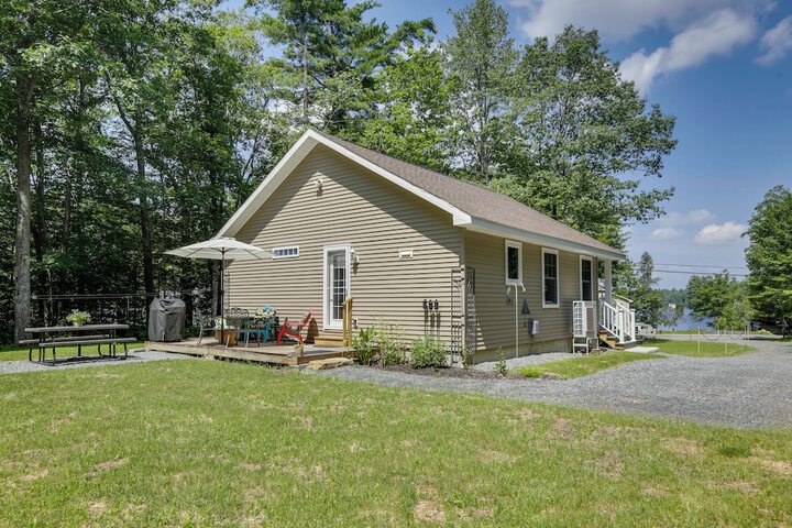 Maine Cottage w / Dock & Kayaks Near Augusta!