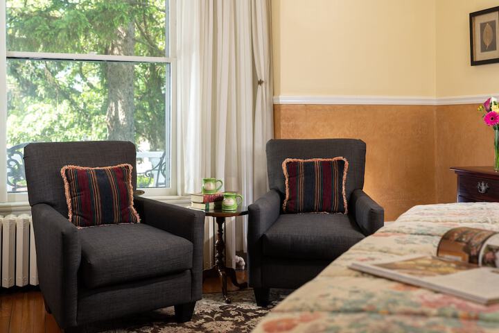 Albemarle Inn